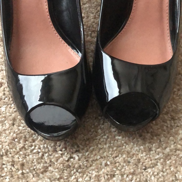 Vince Camuto Patent Leather Peep Toe Heels, Size 7 - Picture 9 of 11